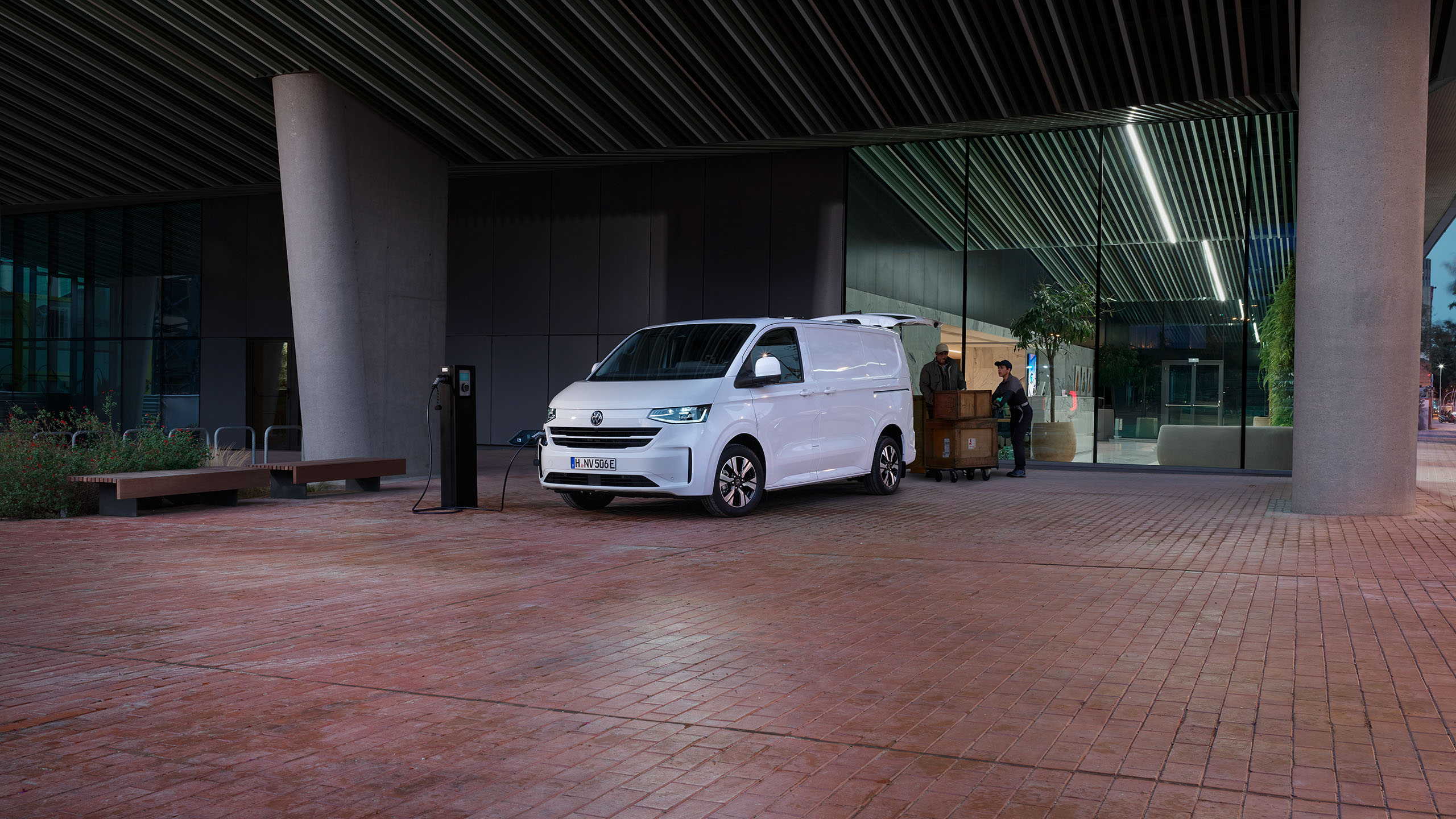 Premiär! Beställ nya Transporter idag